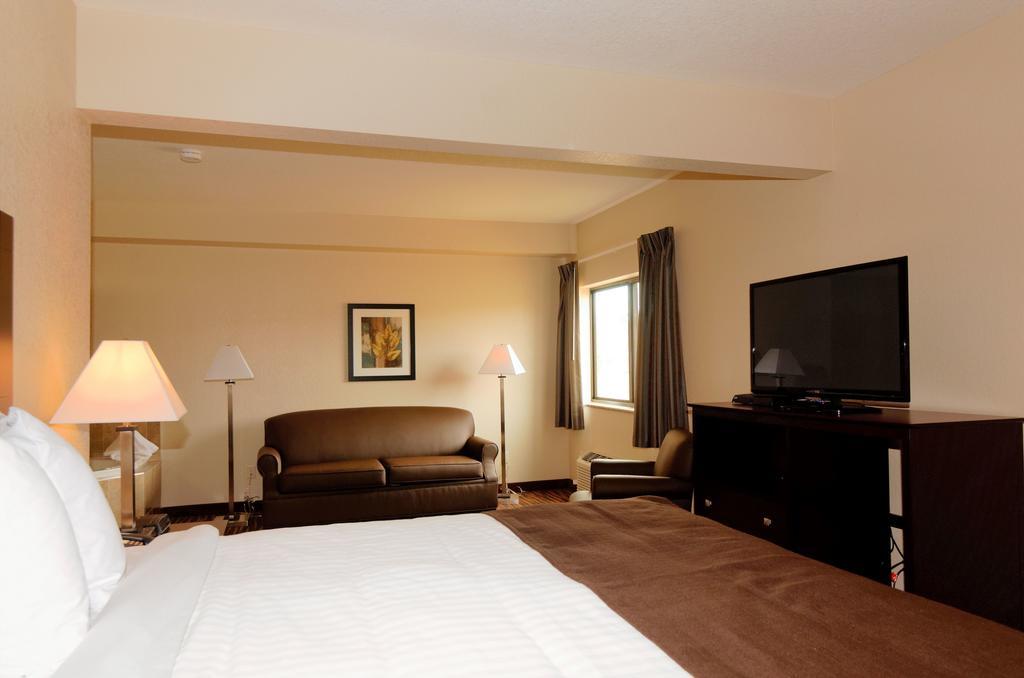 Cobblestone Inn & Suites - Denison | Oak Ridge Exterior photo