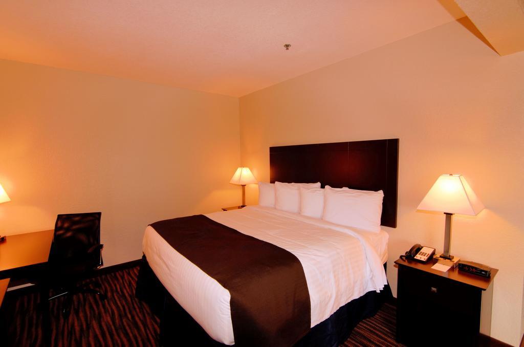 Cobblestone Inn & Suites - Denison | Oak Ridge Exterior photo