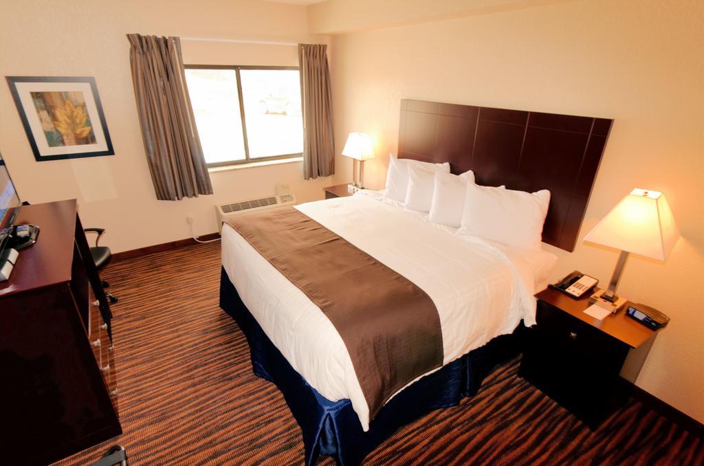 Cobblestone Inn & Suites - Denison | Oak Ridge Room photo