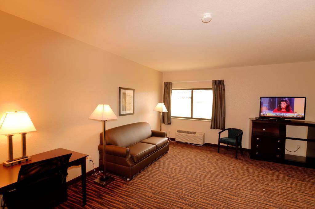 Cobblestone Inn & Suites - Denison | Oak Ridge Room photo