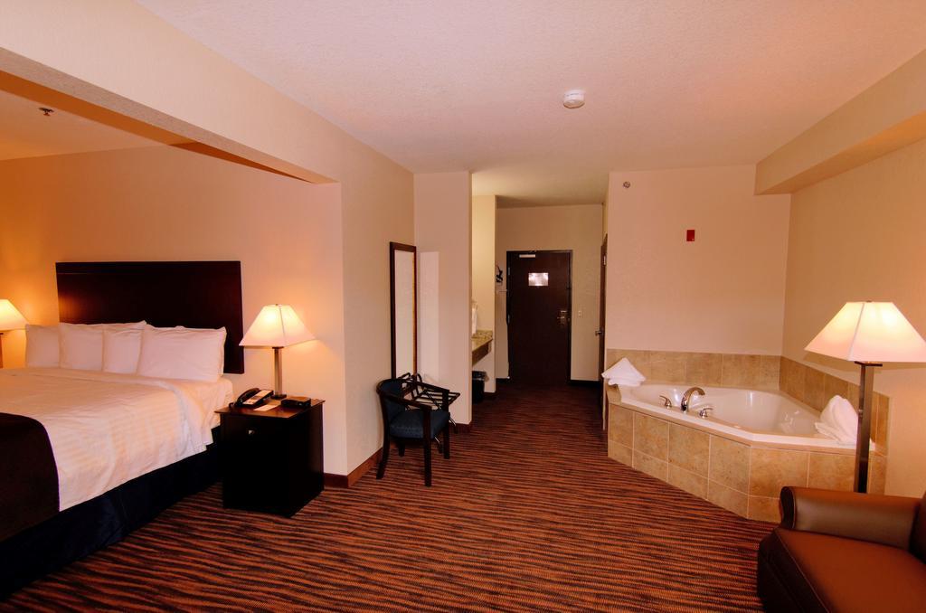 Cobblestone Inn & Suites - Denison | Oak Ridge Exterior photo