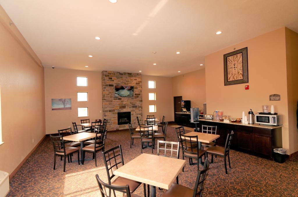 Cobblestone Inn & Suites - Denison | Oak Ridge Exterior photo