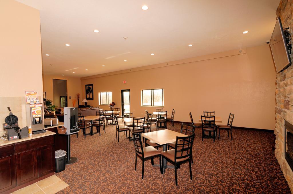 Cobblestone Inn & Suites - Denison | Oak Ridge Exterior photo