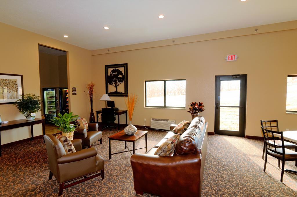 Cobblestone Inn & Suites - Denison | Oak Ridge Exterior photo