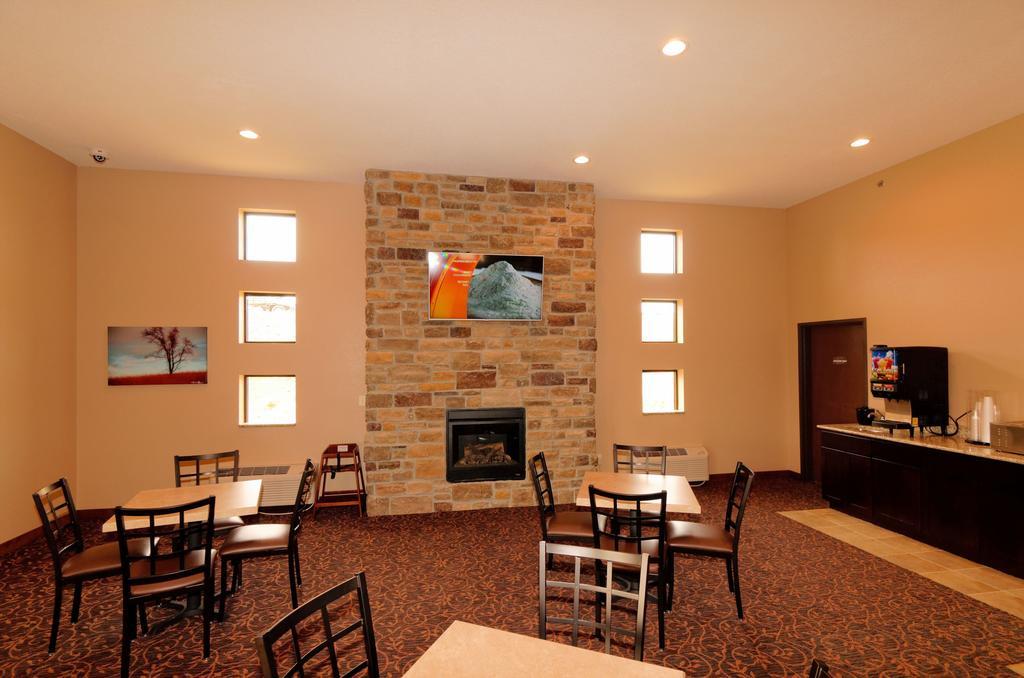 Cobblestone Inn & Suites - Denison | Oak Ridge Exterior photo