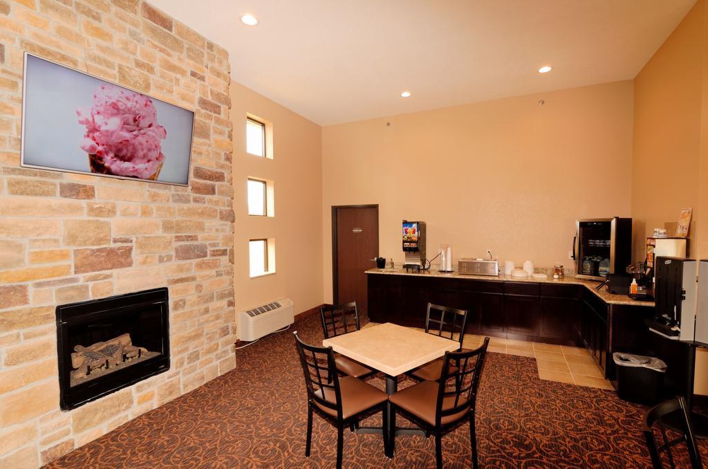 Cobblestone Inn & Suites - Denison | Oak Ridge Exterior photo