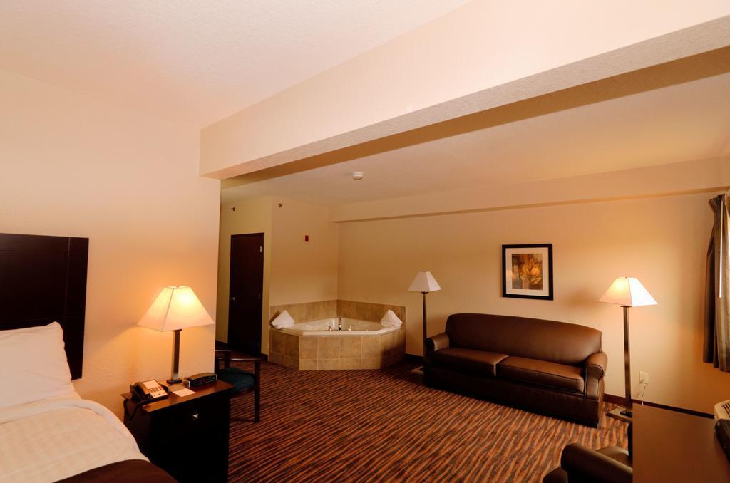 Cobblestone Inn & Suites - Denison | Oak Ridge Exterior photo