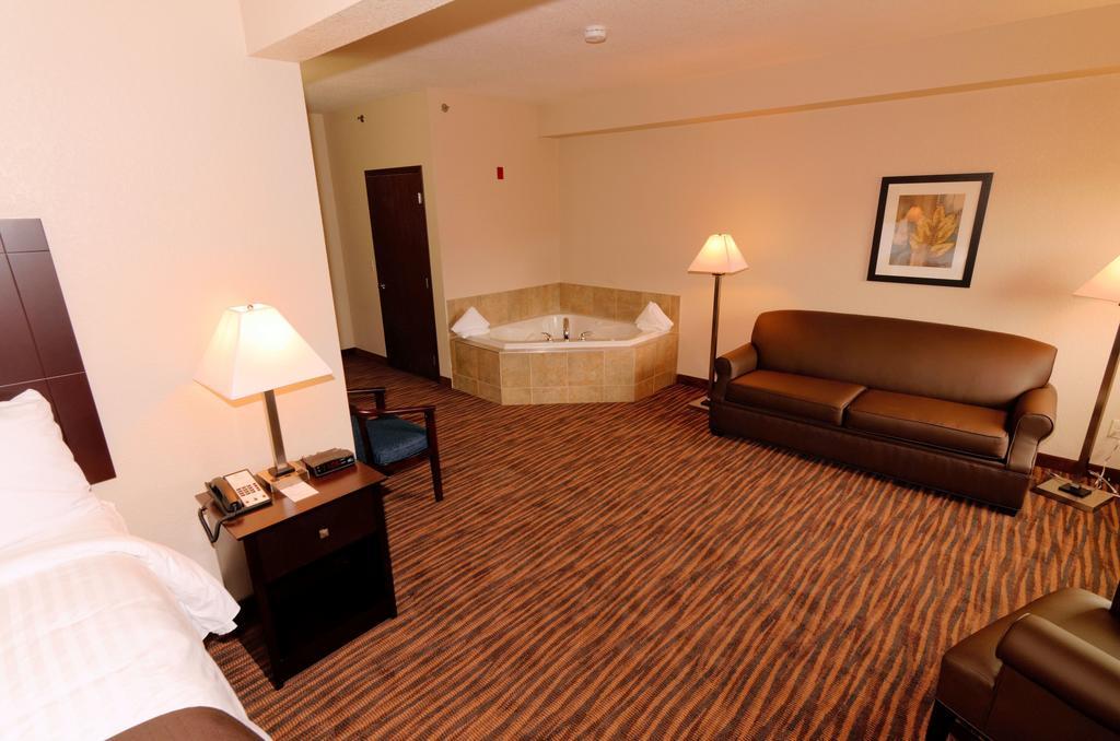 Cobblestone Inn & Suites - Denison | Oak Ridge Room photo